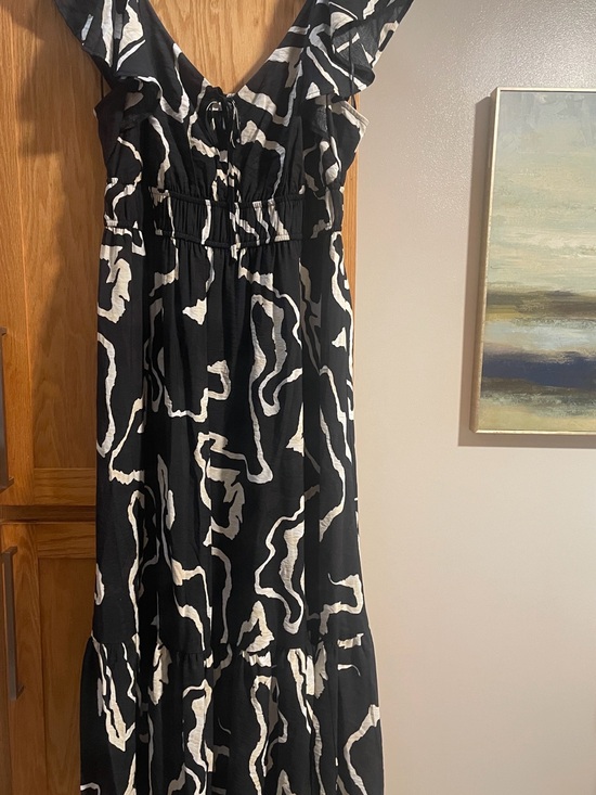 Nine West Dresses & Skirts - Nine West Black and White Abstract Ruffle-Shoulder Maxi Dress
